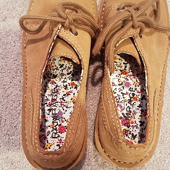 Shoes - Picture 4 of 4